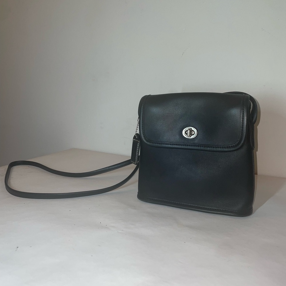 Coach black leather tango flap crossbody bag turn lock detail vintage 9049